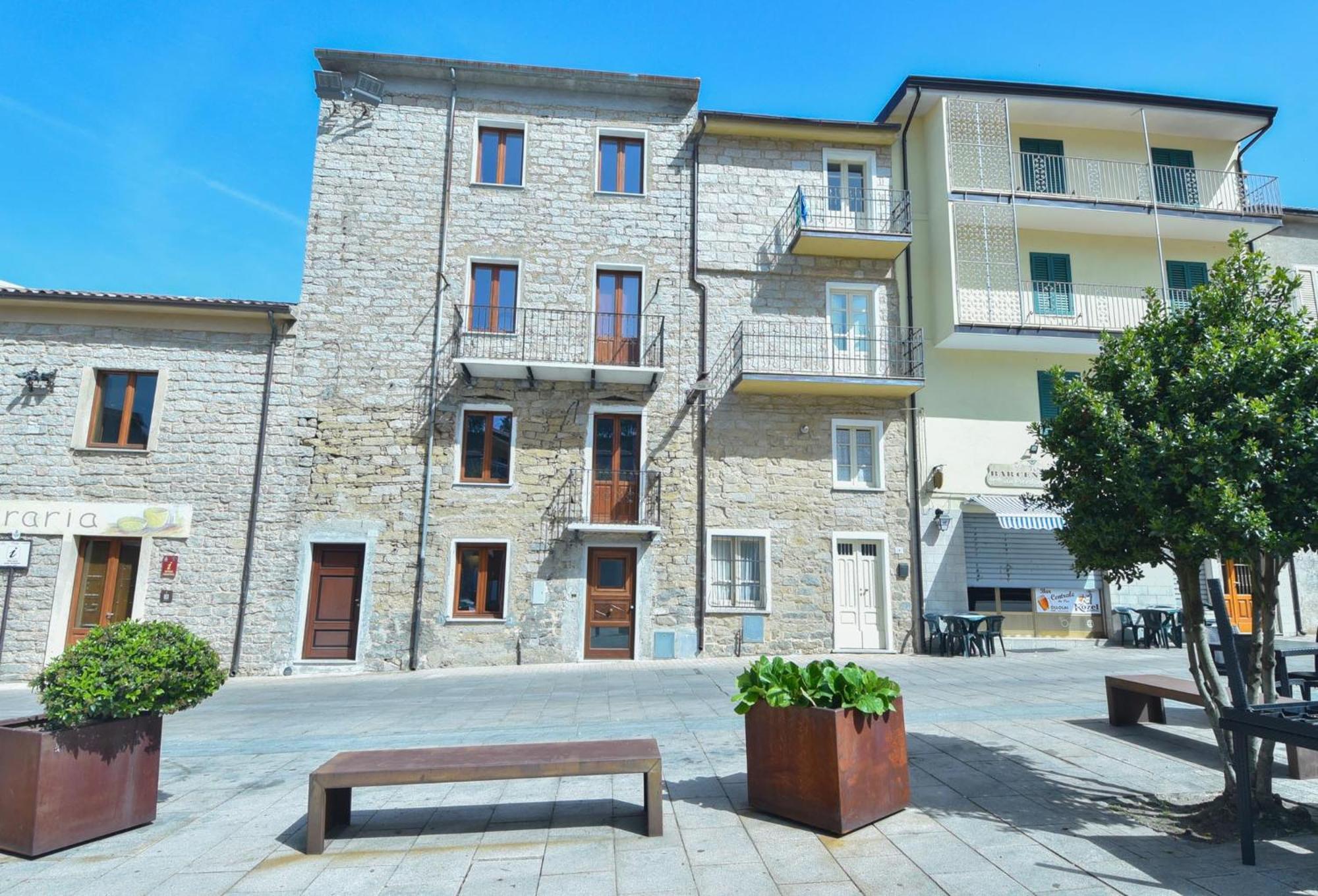 La Plaza Hotel Ollolai Exterior photo